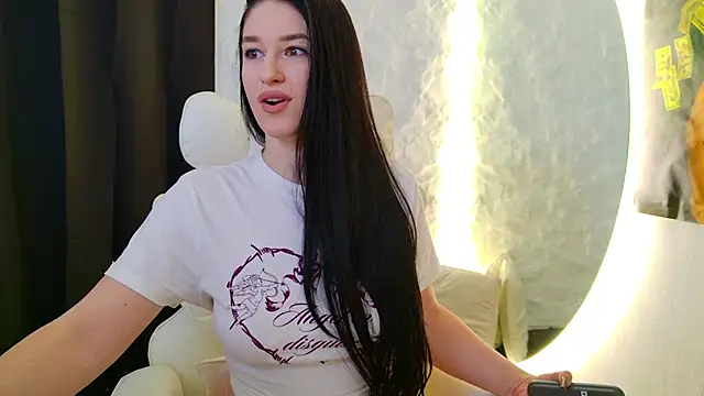 Snapshot of moniqque chatting on 10-25-25, 09:17 moniqque online show from 10-25-25, 09:17