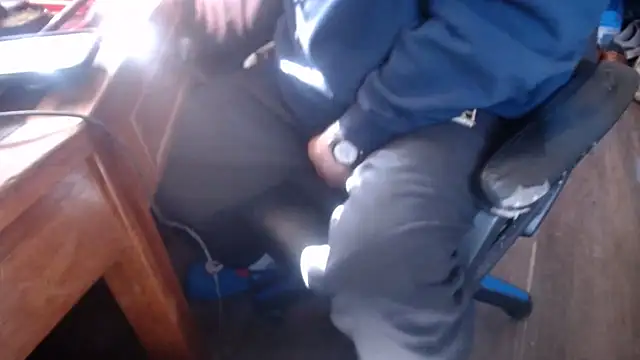 GingerSnappUSA online show from 11-04-25, 03:11