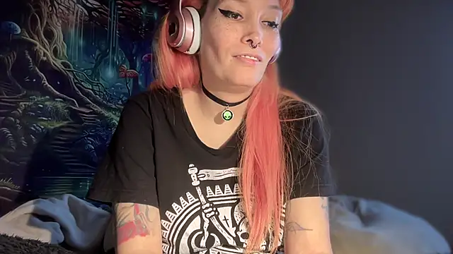 Snapshot of FRRANNKIE chatting on 12-22-25, 04:48 FRRANNKIE online show from 12-22-25, 04:48