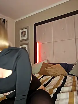 Snapshot of TARA-FUN chatting on 10-30-25, 06:08 TARA-FUN online show from 10-30-25, 06:08