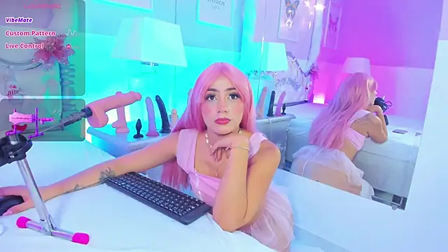 Snapshot of LucianaCarter chatting on 12-09-24, 02:39 LucianaCarter online show from 12-09-24, 02:39