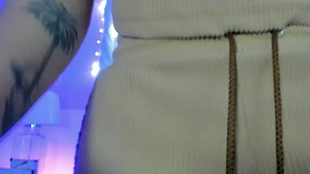 Snapshot of LucianaCarter chatting on 01-07-25, 11:48 LucianaCarter online show from 01-07-25, 11:48