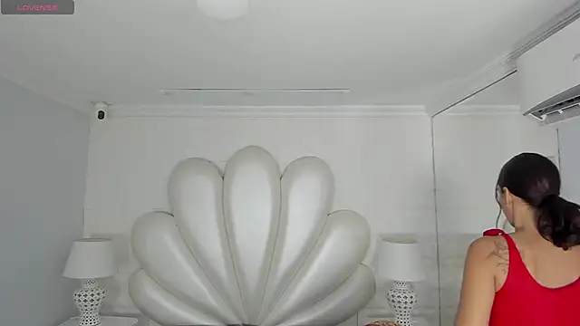 Snapshot of LucianaCarter chatting on 01-16-25, 03:45 LucianaCarter online show from 01-16-25, 03:45