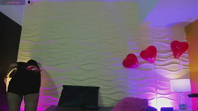 Snapshot of LucianaCarter chatting on 02-16-25, 04:09 LucianaCarter online show from 02-16-25, 04:09