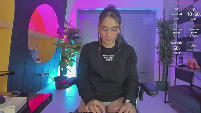 Snapshot of LucianaCarter chatting on 03-11-25, 08:09 LucianaCarter online show from 03-11-25, 08:09