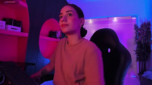 Snapshot of LucianaCarter chatting on 10-25-25, 03:36 LucianaCarter online show from 10-25-25, 03:36