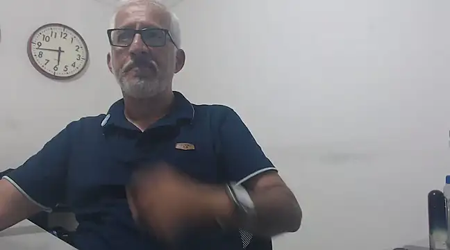 Snapshot of cenizo10124 chatting on 02-23-25, 10:42 cenizo10124 online show from 02-23-25, 10:42