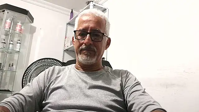 Snapshot of cenizo10124 chatting on 11-11-25, 09:48 cenizo10124 online show from 11-11-25, 09:48