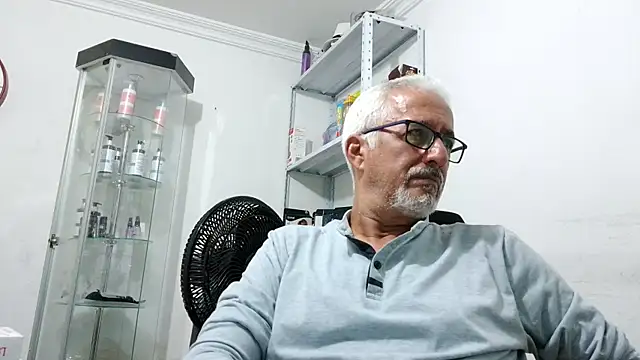 Snapshot of cenizo10124 chatting on 11-14-25, 01:04 cenizo10124 online show from 11-14-25, 01:04