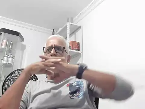 Snapshot of cenizo10124 chatting on 12-17-25, 08:59 cenizo10124 online show from 12-17-25, 08:59