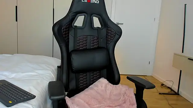 june desire online show from 01-11-25, 02:04