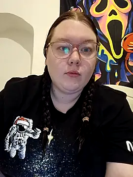 Snapshot of Sexycurvyemilyy chatting on 11-18-25, 03:49 Sexycurvyemilyy online show from 11-18-25, 03:49