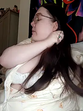 Snapshot of Sexycurvyemilyy chatting on 03-15-26, 09:10 Sexycurvyemilyy online show from 03-15-26, 09:10