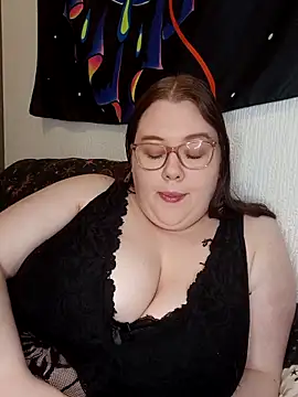 Snapshot of Sexycurvyemilyy chatting on 03-24-26, 10:04 Sexycurvyemilyy online show from 03-24-26, 10:04