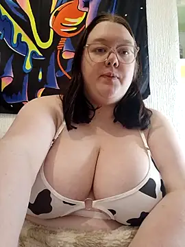 Snapshot of Sexycurvyemilyy chatting on 04-11-26, 08:02 Sexycurvyemilyy online show from 04-11-26, 08:02