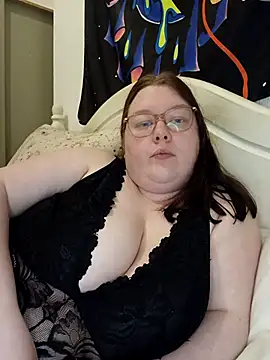 Snapshot of Sexycurvyemilyy chatting on 04-16-26, 09:39 Sexycurvyemilyy online show from 04-16-26, 09:39