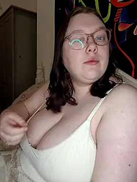 Snapshot of Sexycurvyemilyy chatting on 04-21-26, 08:55 Sexycurvyemilyy online show from 04-21-26, 08:55
