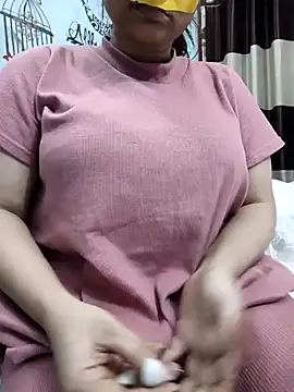 Snapshot of Sexybomb33 chatting on 12-07-24, 07:21 Sexybomb33 online show from 12-07-24, 07:21