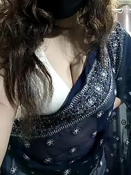 Snapshot of Sexybomb33 chatting on 12-15-24, 01:32 Sexybomb33 online show from 12-15-24, 01:32