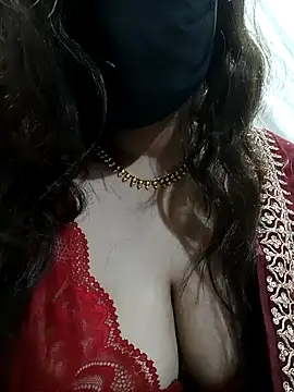 Snapshot of Sexybomb33 chatting on 12-15-24, 10:37 Sexybomb33 online show from 12-15-24, 10:37