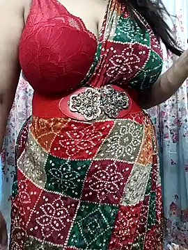 Snapshot of Sexybomb33 chatting on 12-28-24, 08:36 Sexybomb33 online show from 12-28-24, 08:36