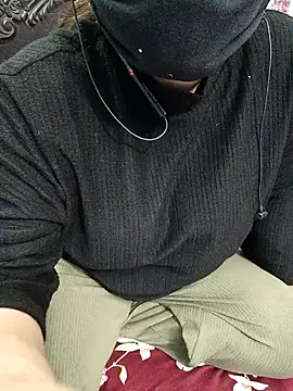 Snapshot of Sexybomb33 chatting on 01-02-25, 03:29 Sexybomb33 online show from 01-02-25, 03:29