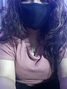 Snapshot of Sexybomb33 chatting on 01-15-25, 01:20 Sexybomb33 online show from 01-15-25, 01:20