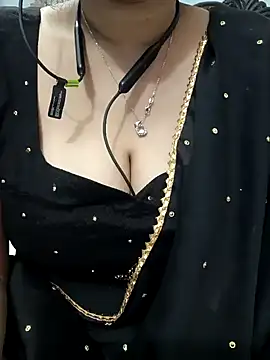 Snapshot of Sexybomb33 chatting on 01-28-25, 08:04 Sexybomb33 online show from 01-28-25, 08:04