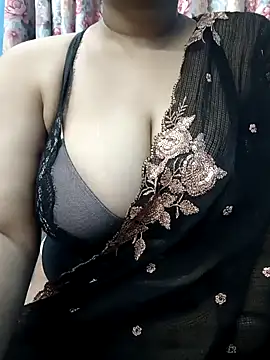 Snapshot of Sexybomb33 chatting on 02-08-25, 07:59 Sexybomb33 online show from 02-08-25, 07:59