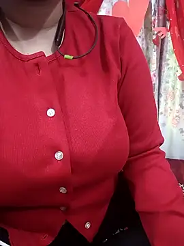 Snapshot of Sexybomb33 chatting on 02-09-25, 04:29 Sexybomb33 online show from 02-09-25, 04:29