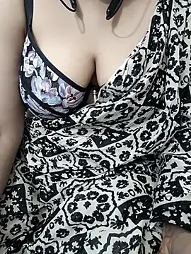 Snapshot of Sexybomb33 chatting on 02-24-25, 12:59 Sexybomb33 online show from 02-24-25, 12:59