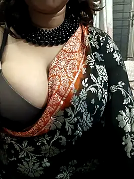 Snapshot of Sexybomb33 chatting on 02-27-25, 02:32 Sexybomb33 online show from 02-27-25, 02:32