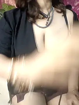 Snapshot of Sexybomb33 chatting on 03-06-25, 07:43 Sexybomb33 online show from 03-06-25, 07:43