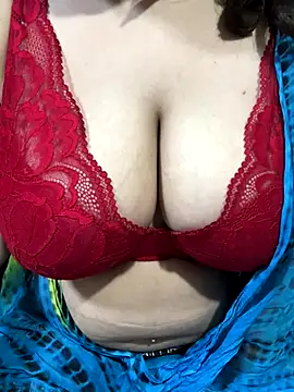 Snapshot of Sexybomb33 chatting on 10-14-25, 09:37 Sexybomb33 online show from 10-14-25, 09:37