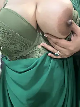 Sexybomb33 online show from 11-29-25, 08:56