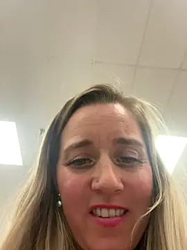 Snapshot of SkyelarSommer chatting on 12-04-24, 12:19 SkyelarSommer online show from 12-04-24, 12:19