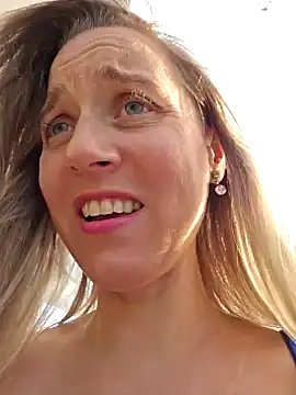 Snapshot of SkyelarSommer chatting on 12-05-24, 09:39 SkyelarSommer online show from 12-05-24, 09:39