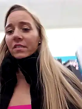 Snapshot of SkyelarSommer chatting on 12-07-24, 12:41 SkyelarSommer online show from 12-07-24, 12:41