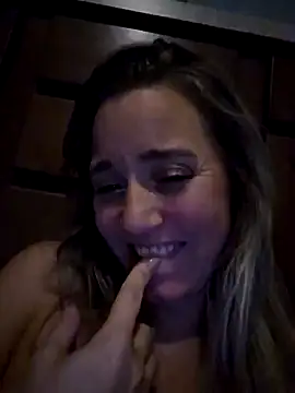 Snapshot of SkyelarSommer chatting on 12-11-24, 11:08 SkyelarSommer online show from 12-11-24, 11:08