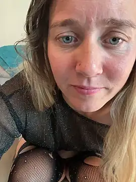 Snapshot of SkyelarSommer chatting on 12-11-24, 05:37 SkyelarSommer online show from 12-11-24, 05:37