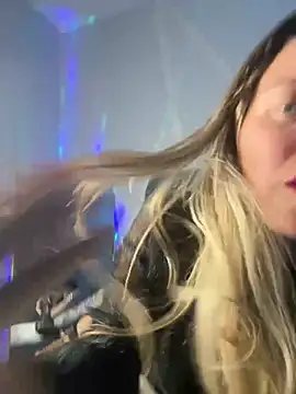 Snapshot of SkyelarSommer chatting on 12-12-24, 05:10 SkyelarSommer online show from 12-12-24, 05:10