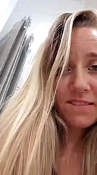 Snapshot of SkyelarSommer chatting on 12-14-24, 01:50 SkyelarSommer online show from 12-14-24, 01:50