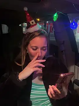 Snapshot of SkyelarSommer chatting on 12-22-24, 04:17 SkyelarSommer online show from 12-22-24, 04:17