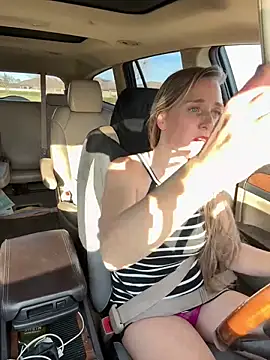 Snapshot of SkyelarSommer chatting on 01-05-25, 09:14 SkyelarSommer online show from 01-05-25, 09:14