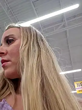 Snapshot of SkyelarSommer chatting on 01-26-25, 03:06 SkyelarSommer online show from 01-26-25, 03:06