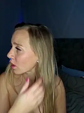 Snapshot of SkyelarSommer chatting on 01-28-25, 07:53 SkyelarSommer online show from 01-28-25, 07:53