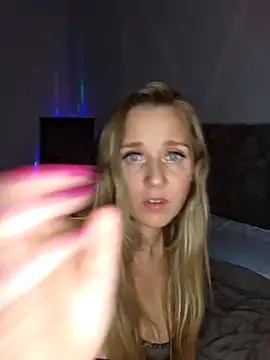 Snapshot of SkyelarSommer chatting on 01-28-25, 07:10 SkyelarSommer online show from 01-28-25, 07:10