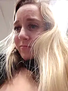 Snapshot of SkyelarSommer chatting on 02-02-25, 06:04 SkyelarSommer online show from 02-02-25, 06:04