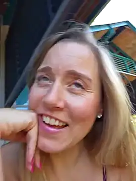 Snapshot of SkyelarSommer chatting on 02-06-25, 04:47 SkyelarSommer online show from 02-06-25, 04:47