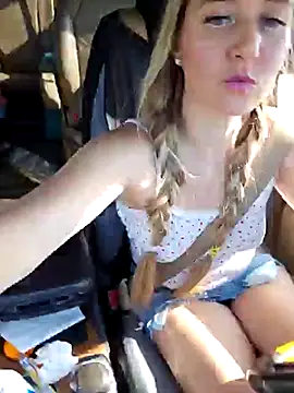 Snapshot of SkyelarSommer chatting on 02-13-25, 08:45 SkyelarSommer online show from 02-13-25, 08:45